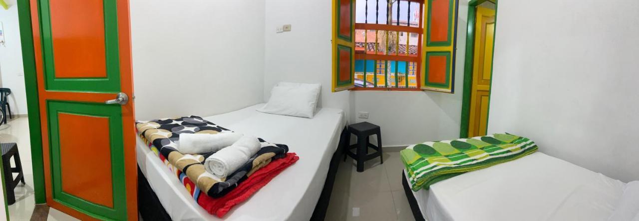 Casa Hostal Las Palmeras Guatape Luaran gambar
